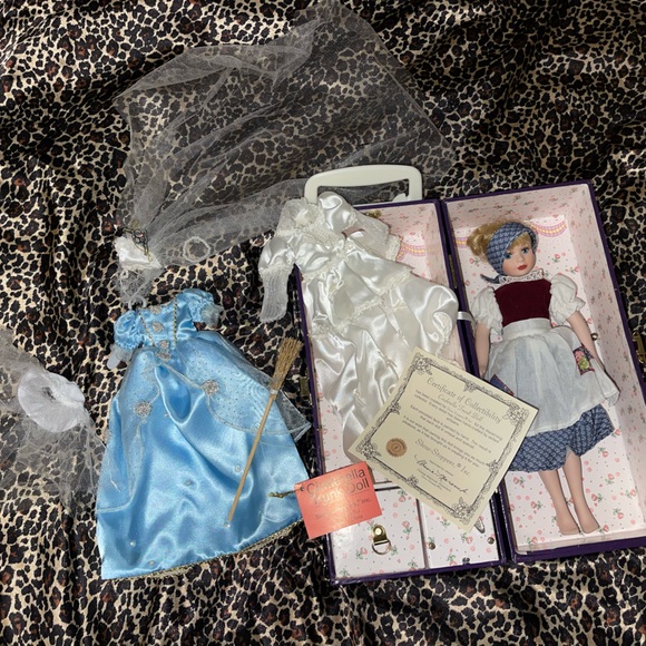 Show-Stoppers Cinderella Porcelain Doll - Picture 1 of 17